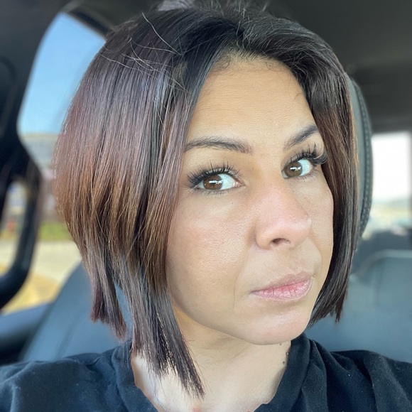 Meet your Posher, Amanda - Picture 1 of 5